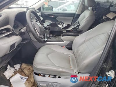 Zdjęcie 7 z 12 samochodu: 2020 TOYOTA HIGHLANDER XLE VIN:5TDHZRBH8LS503177 - miniatura