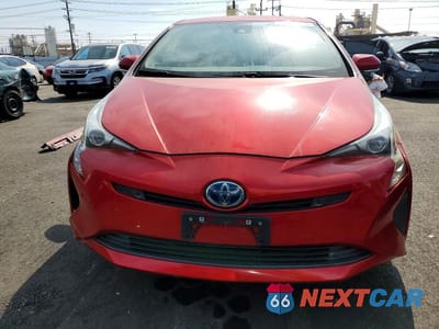 Piąte zdjęcie samochodu w środku: 2017 TOYOTA PRIUS THREE VIN:JTDKARFU3H3540540 - miniatura