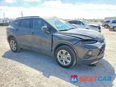 Czwarte zdjęcie samochodu z boku: 2022 CHEVROLET BLAZER 2LT VIN:3GNKBCR42NS224176 - miniatura