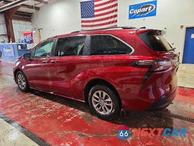 Drugie zdjęcie samochodu z przodu: 2026 TOYOTA SIENNA XLE VIN:5TDYRKEC1TS293593 - miniatura