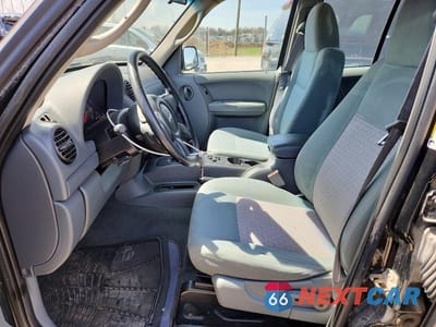 Zdjęcie 7 z 13 samochodu: 2005 JEEP LIBERTY SPORT VIN:1J4GK48K15W537447 - miniatura