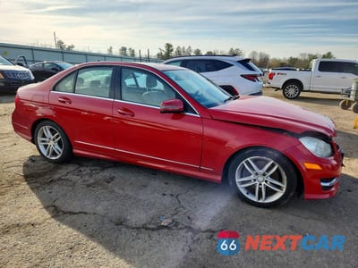 Czwarte zdjęcie samochodu z boku: 2014 MERCEDES-BENZ C 300 4MATIC VIN:WDDGF8AB0ER307091 - miniatura