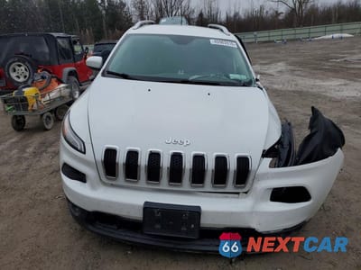 Piąte zdjęcie samochodu w środku: 2016 JEEP CHEROKEE LATITUDE VIN:1C4PJMCB0GW267307 - miniatura