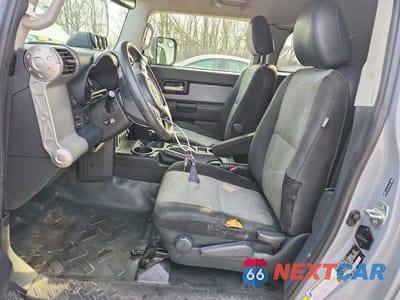 Zdjęcie 7 z 13 samochodu: 2013 TOYOTA FJ CRUISER BASE VIN:JTEBU4BF7DK158640 - miniatura