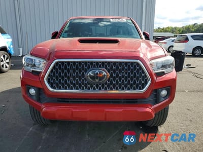 Piąte zdjęcie samochodu w środku: 2018 TOYOTA TACOMA TRD SPORT VIN:3TMCZ5AN5JM158603 - miniatura