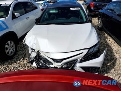 Piąte zdjęcie samochodu w środku: 2022 TOYOTA CAMRY HYBRID XSE VIN:4T1K31AK6NU044442 - miniatura