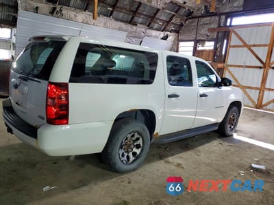 Trzecie zdjęcie samochodu z tyłu: 2010 CHEVROLET SUBURBAN C1500 LS VIN:1GNUCHE07AR100830 - miniatura