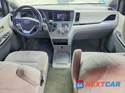 Zdjęcie 8 z 12 samochodu: 2017 TOYOTA SIENNA L 7-PASSENGER VIN:5TDZZ3DC6HS798550 - miniatura
