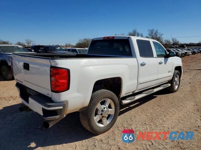 Trzecie zdjęcie samochodu z tyłu: 2018 CHEVROLET SILVERADO K2500 HEAVY DUTY LT VIN:1GC1KVEY7JF149708 - miniatura