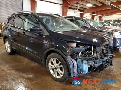Czwarte zdjęcie samochodu z boku: 2018 FORD ESCAPE SE VIN:1FMCU0GD9JUC47761 - miniatura