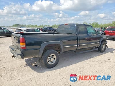 Trzecie zdjęcie samochodu z tyłu: 2001 CHEVROLET SILVERADO C2500 HEAVY DUTY VIN:1GCHC29U61E304756 - miniatura