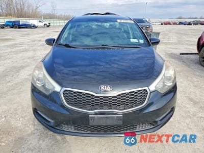 Piąte zdjęcie samochodu w środku: 2015 KIA FORTE LX VIN:KNAFK4A61F5303957 - miniatura