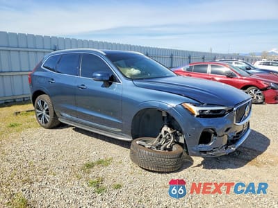 Czwarte zdjęcie samochodu z boku: 2023 VOLVO XC60 ULTIMATE VIN:YV4H60DA4P1226791 - miniatura