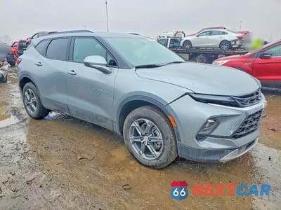 Czwarte zdjęcie samochodu z boku: 2025 CHEVROLET BLAZER 2LT VIN:3GNKBCR44SS102611 - miniatura