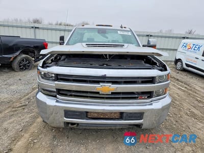 Piąte zdjęcie samochodu w środku: 2019 CHEVROLET SILVERADO K3500 LTZ VIN:1GC4KXEY5KF154609 - miniatura