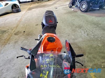 Piąte zdjęcie samochodu w środku: 2022 KTM 390 RC VIN:MD2JYJ406NC214827 - miniatura
