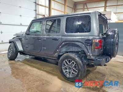 Drugie zdjęcie samochodu z przodu: 2025 JEEP WRANGLER SAHARA VIN:1C4PJXENXSW568619 - miniatura
