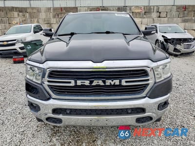 Piąte zdjęcie samochodu w środku: 2019 RAM 1500 BIG HORN VIN:1C6SRFFT4KN876084 - miniatura
