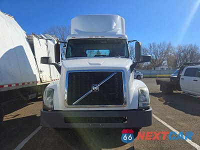 Zdjęcie 10 z 10 samochodu: 2016 VOLVO VNL SEMI TRUCK VIN:4V4N39TGXGN965668 - miniatura