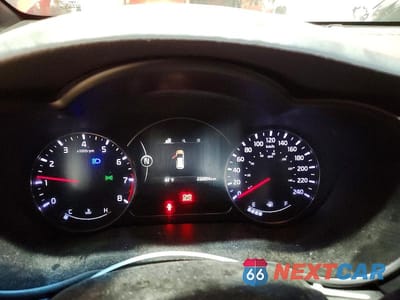 Zdjęcie 9 z 12 samochodu: 2015 KIA RONDO VIN:KNAHU8A32F7077416 - miniatura