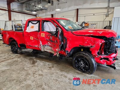 Czwarte zdjęcie samochodu z boku: 2023 FORD F350 SUPER DUTY VIN:1FT8W3BN6PEC40937 - miniatura