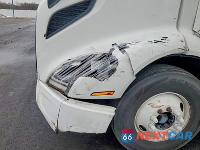 Zdjęcie 9 z 10 samochodu: 2019 VOLVO VNR - SEMI TRUCK VIN:4V4W19DF4KN217894 - miniatura