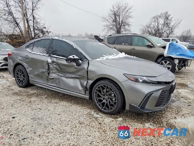 Czwarte zdjęcie samochodu z boku: 2025 TOYOTA CAMRY SE VIN:4T1DBADK8SU525683 - miniatura