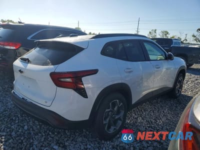 Trzecie zdjęcie samochodu z tyłu: 2026 CHEVROLET TRAX 1LT VIN:KL77LHEP1TC094190 - miniatura