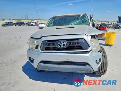 Piąte zdjęcie samochodu w środku: 2012 TOYOTA TACOMA V6 VIN:3TMMU4FN7CM047351 - miniatura