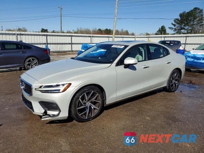 2020 VOLVO S60 T5 MOMENTUM 7JR102FK7LG072433 - główne zdjęcie licytacji z USA - miniatura