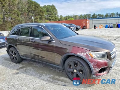 Czwarte zdjęcie samochodu z boku: 2017 MERCEDES-BENZ GLC 300 VIN:WDC0G4JB4HF137982 - miniatura
