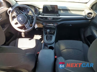 Zdjęcie 8 z 11 samochodu: 2019 KIA FORTE FE VIN:3KPF24AD8KE051480 - miniatura