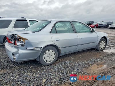 Trzecie zdjęcie samochodu z tyłu: 1998 HONDA ACCORD LX VIN:1HGCG5541WA040464 - miniatura