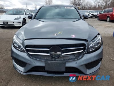 Piąte zdjęcie samochodu w środku: 2018 MERCEDES-BENZ C 300 4MATIC VIN:55SWF4KB8JU273963 - miniatura