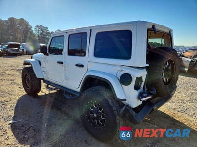 Drugie zdjęcie samochodu z przodu: 2020 JEEP WRANGLER UNLIMITED SAHARA VIN:1C4HJXEN9LW195711 - miniatura