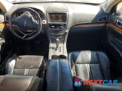 Zdjęcie 8 z 12 samochodu: 2014 LINCOLN TOWNHOUSE MKT VIN:2LMHJ5AT7EBL51421 - miniatura