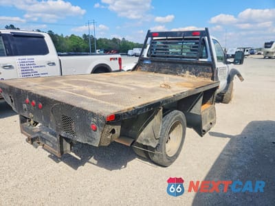 Trzecie zdjęcie samochodu z tyłu: 2013 FORD F450 SUPER DUTY VIN:1FDUF4GY8DEB21026 - miniatura