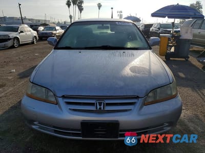 Piąte zdjęcie samochodu w środku: 2002 HONDA ACCORD LX VIN:3HGCG66522G701797 - miniatura