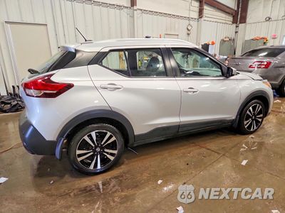Trzecie zdjęcie samochodu z tyłu: 2020 NISSAN KICKS SV VIN:3N1CP5CV8LL514363 - miniatura