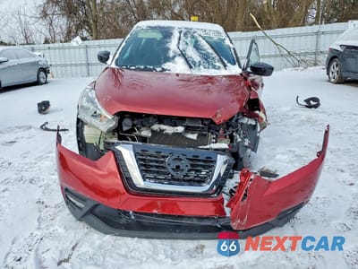 Piąte zdjęcie samochodu w środku: 2019 NISSAN KICKS S VIN:3N1CP5CU3KL567249 - miniatura