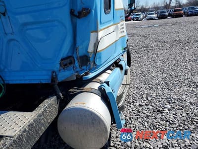 Zdjęcie 9 z 10 samochodu: 2013 FREIGHTLINER CASCADIA SEMI TRUCK VIN:1FUJGLDR5DLBA7177 - miniatura