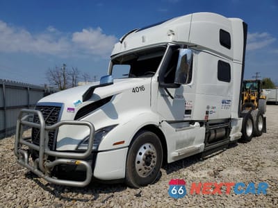 Drugie zdjęcie samochodu z przodu: 2023 VOLVO VN VNL VIN:4V4NC9EH8PN304016 - miniatura