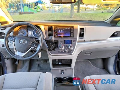Zdjęcie 9 z 10 samochodu: 2020 TOYOTA SIENNA LE VIN:5TDKZ3DC1LS043848 - miniatura