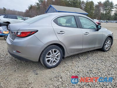 Trzecie zdjęcie samochodu z tyłu: 2016 SCION IA BASE VIN:3MYDLBZVXGY136012 - miniatura