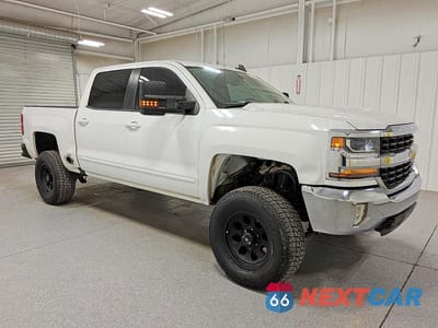 Czwarte zdjęcie samochodu z boku: 2017 CHEVROLET SILVERADO K1500 LT VIN:3GCUKREC9HG449588 - miniatura