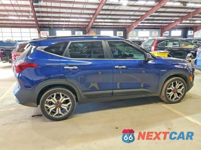 Trzecie zdjęcie samochodu z tyłu: 2021 KIA SELTOS SX TURBO VIN:KNDETCA26M7051644 - miniatura