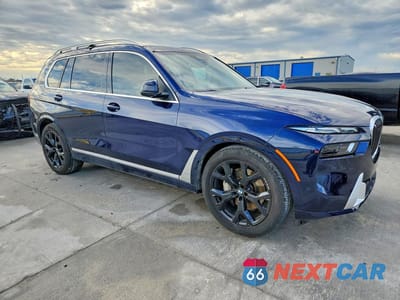 Czwarte zdjęcie samochodu z boku: 2023 BMW X7 XDRIVE40I VIN:5UX23EM06P9N44059 - miniatura