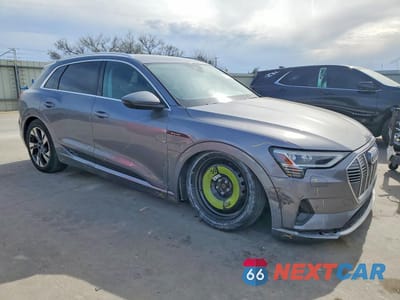 Czwarte zdjęcie samochodu z boku: 2022 AUDI E-TRON PREMIUM PLUS VIN:WA1LAAGE7NB013299 - miniatura