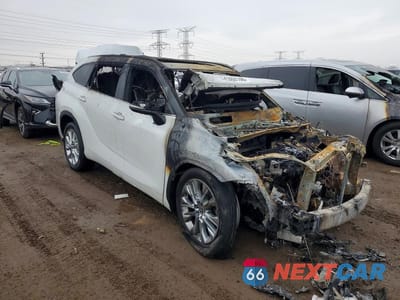Czwarte zdjęcie samochodu z boku: 2022 TOYOTA HIGHLANDER HYBRID LIMITED VIN:5TDYARAH5NS512947 - miniatura