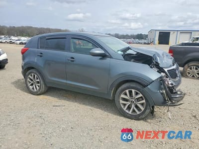 Czwarte zdjęcie samochodu z boku: 2015 KIA SPORTAGE LX VIN:KNDPB3AC6F7707638 - miniatura